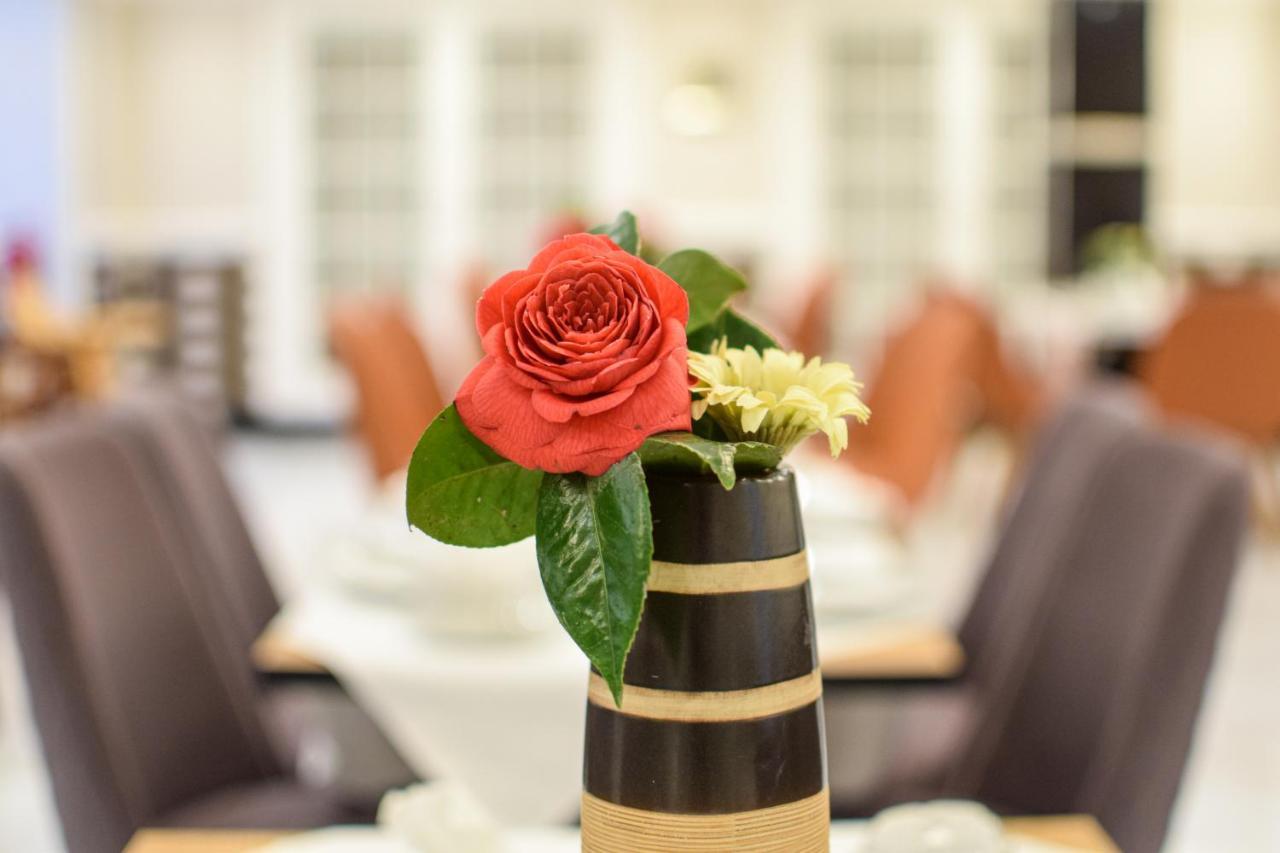 Pembridge Palace Hotel Лондон Экстерьер фото